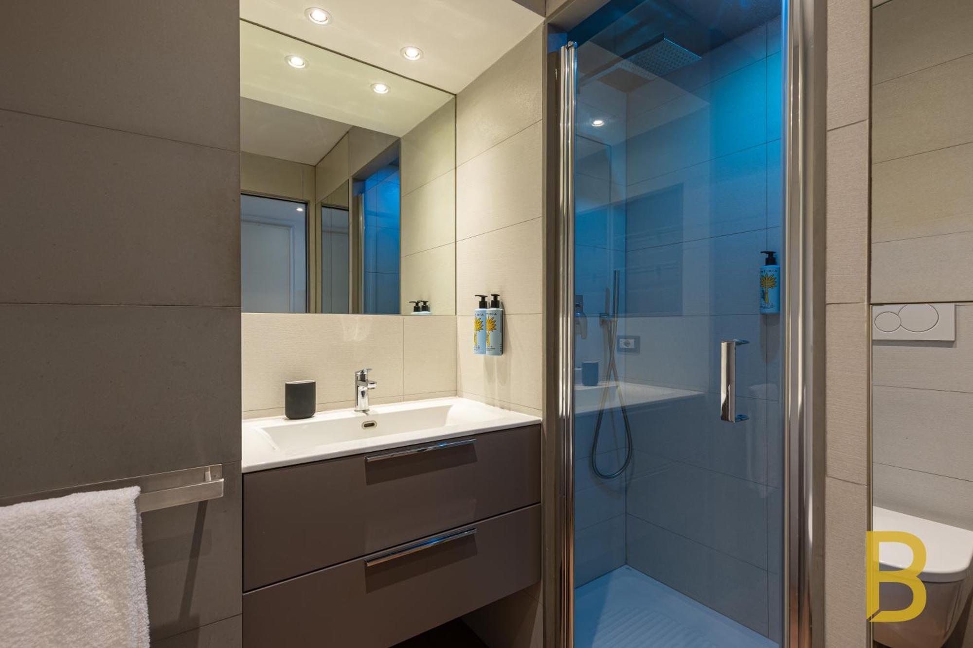 Beplace Garibaldi Suites Милан Экстерьер фото