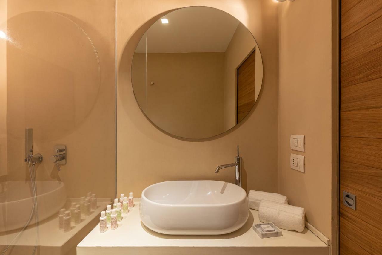 Beplace Garibaldi Suites Милан Экстерьер фото