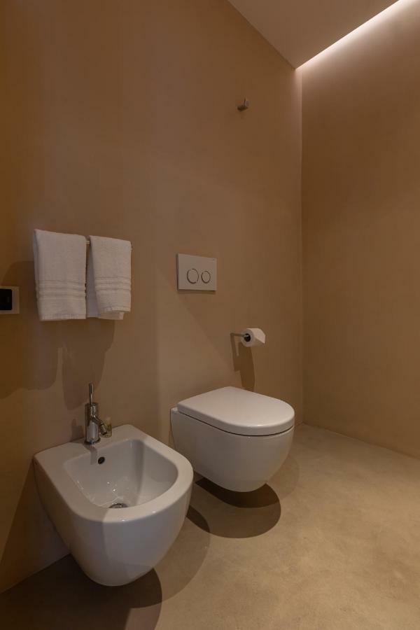 Beplace Garibaldi Suites Милан Экстерьер фото